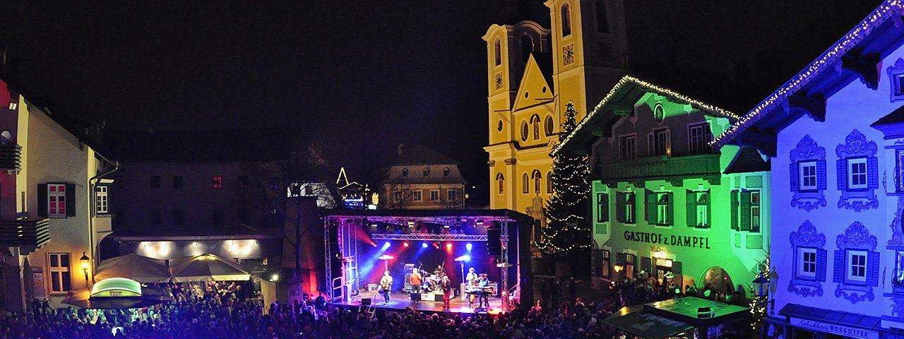 La piazza principale di St. Johann durante il Warm-up Party di capodanno, © Werner Krepper