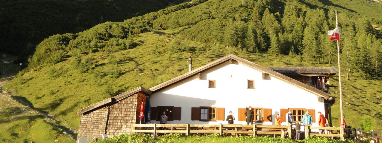 Sentiero dell’aquila, tappa 11: Rifugio Karwendelhaus – Rifugio Hallerangerhaus, © Tirol Werbung/Holger Gassler