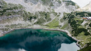 Il laghetto Drachensee ai piedi del Coburger Hütte., © Tirol Werbung / Hans Herbig