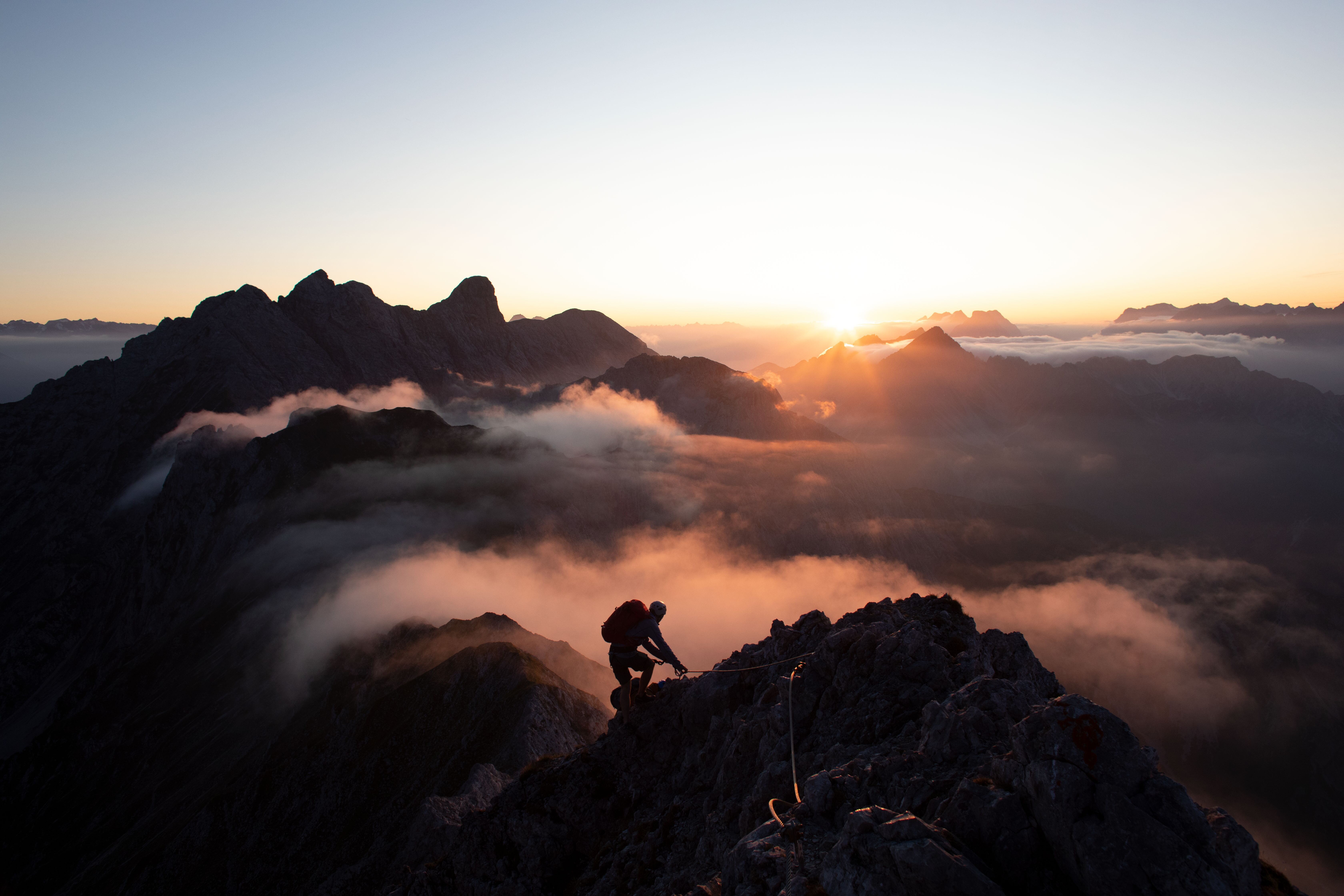 Innsbrucker Klettersteig in der Morgensonne. 