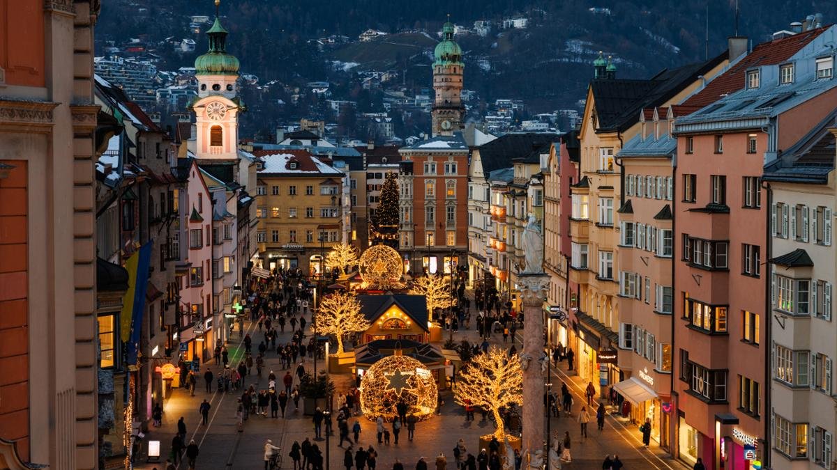 Il mercatino di Natale nella Maria-Theresien-Straße, © Innsbruck Tourismus / Thomas Steinlechner