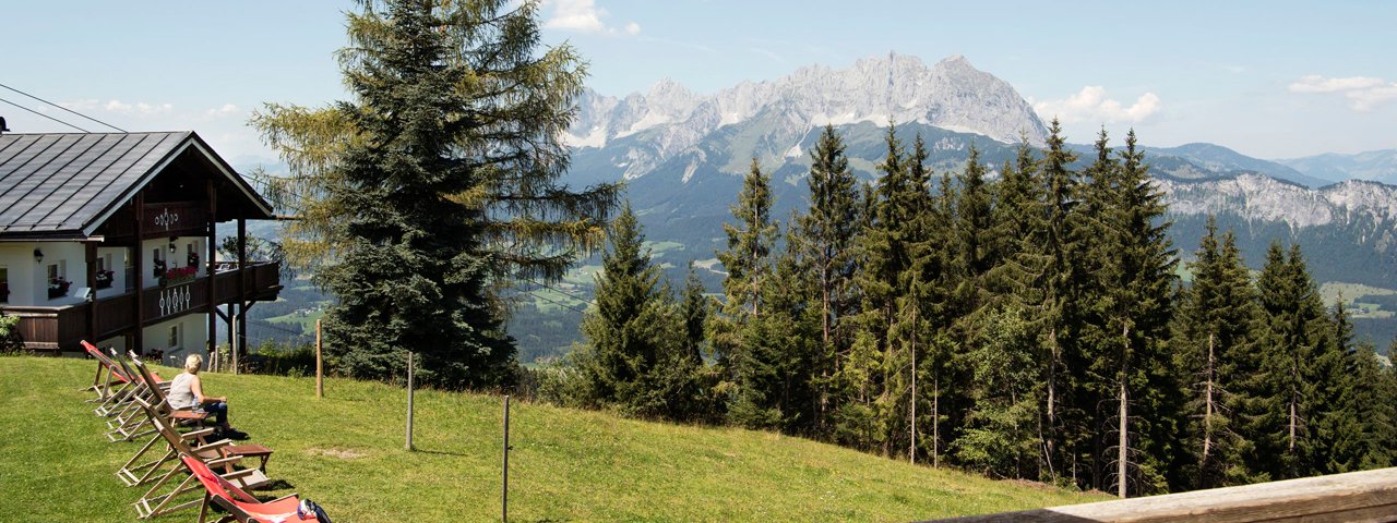 Il panorama della terrazza soleggiata