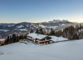 Angerer Alm in mezzo al comprensorio sciistico St. Johann, © Thomas Plattner