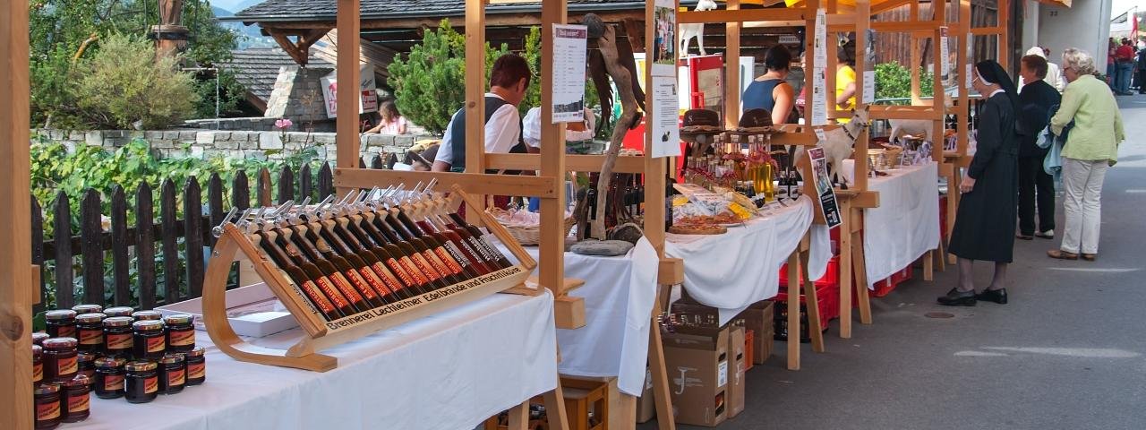 Mercato contadino a Stanz, © Archiv TirolWest/Carmen Haid