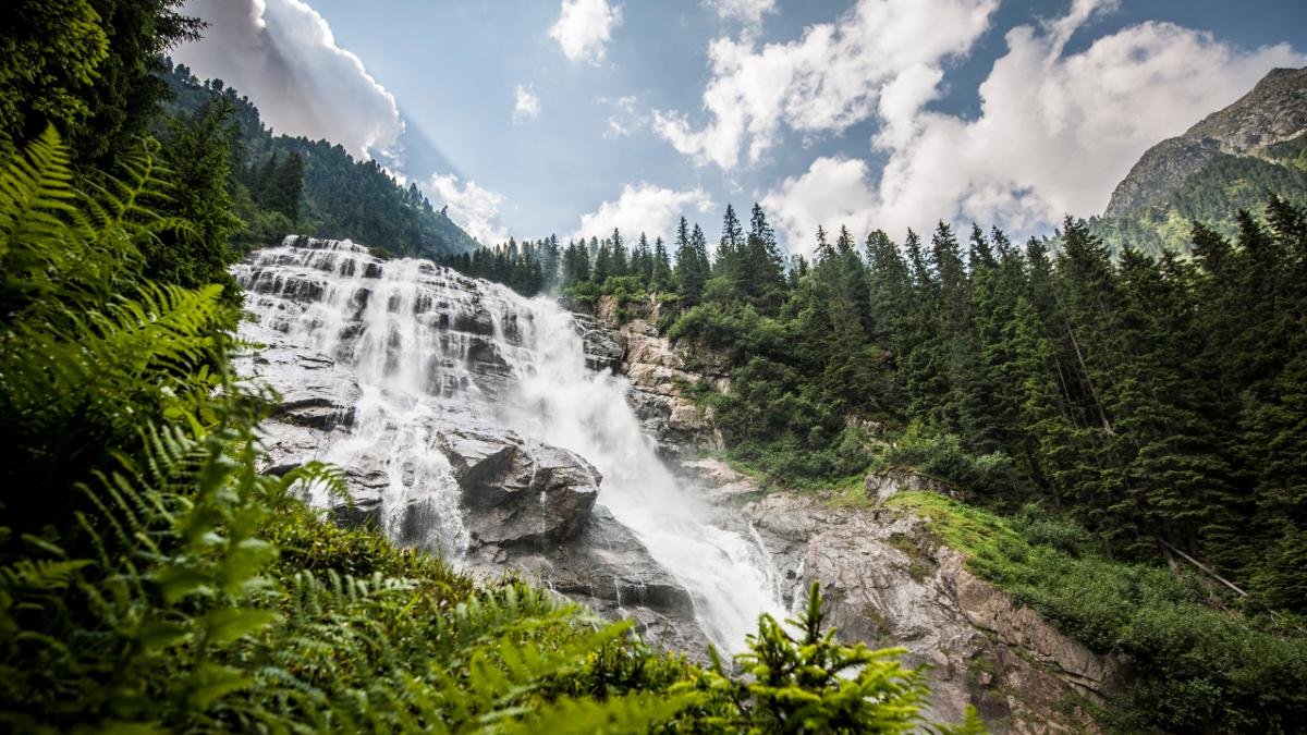 La gelida scattata Grawa offre un mozzafiato spettacolo naturale., © Stubai Tirol/Andre Schönherr