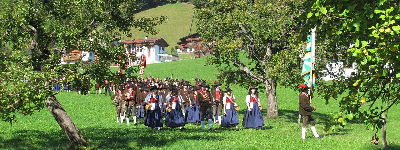 La tradizionale processione del ringrazionamento è uno dei più importanti punti di programma della settimana del Wildschönauer Krautinger., © Wildschönau Tourismus