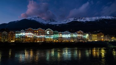 Pittoresche proiezioni sulle facciate del centro storico di Innsbruck durante i festeggiamenti di Capodanno, © TVB Innsbruck