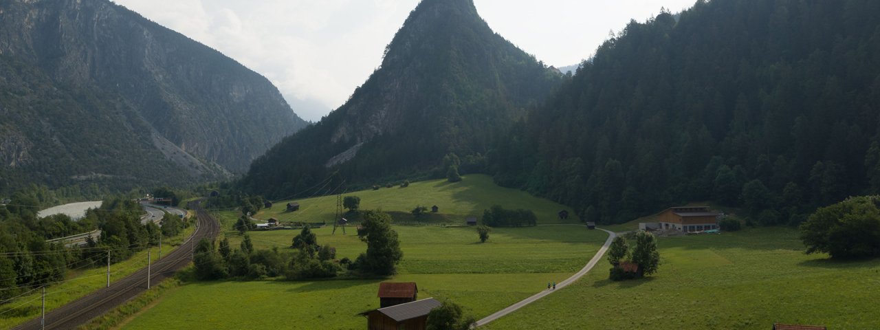 La vista verso il castello Kronburg vicino a Landeck., © Tirol Werbung / Martin Venier